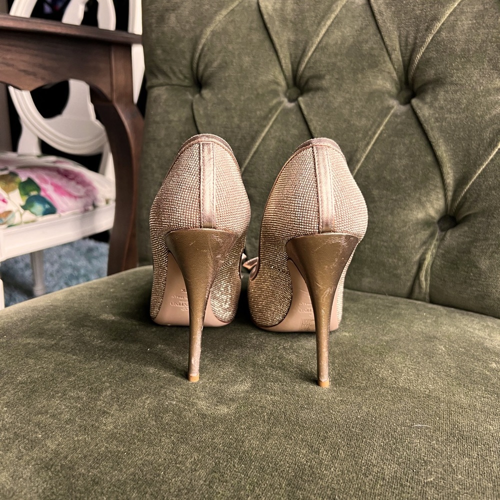 Valentino Garavani gold to warm rose gold pumps - Picture 3 of 6